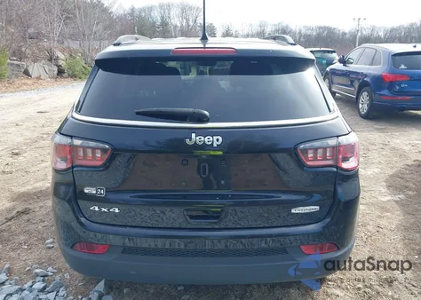2019 Jeep Compass Latitude 4X4 z USA, uszkodzony, nr VIN 3C4NJDBB9KT679054